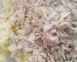 A picture of step 1 of Chicken cheese kabab.