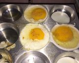 Foto langkah ke 3 dari resep Telur Ceplok Cetak Goreng.