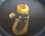 Foto langkah ke 2 dari resep Telur Dadar Abon Gulung.