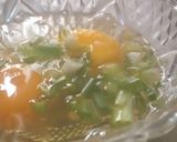 Foto langkah ke 2 dari resep Sop Telur Dadar.