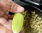 काळा चणा सलाड /काळा चणा चाट (kala chana salad recipe in marathi) रेसिपी स्टेप 2 फोटो