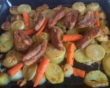 Tepsis hagymás krumplis oldalas, sok fokhagymával 🥩🧅🧄 recept fázis 3 fotója