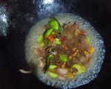 Foto langkah ke 4 dari resep Tumis Ikan Asin Rebus.