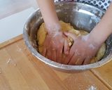 Rogaliki drożdżowe z konfiturą różaną krok przepisu 4 zdjęcie
