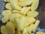 Colchón de papas con salsa de verdeo