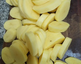 Foto del paso 1 de la receta: Colchón de papas con salsa de verdeo