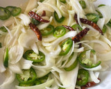 Foto del paso 6 de la receta: Camarones fritos con jalapeño