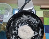 Hình bước làm 2 của món Bánh tiêu không men nở