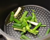 蕃茄豆皮蛋花湯的食譜步驟1照片