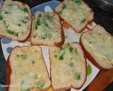 ગાર્લિક બ્રેડ (Garlic Bread Recipe In Gujarati) રેસીપી સ્ટેપ3ફોટો