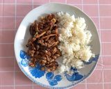 รูปขั้นตอนการทำที่ 5 ของ หมูสับผัดเห็ดหอม