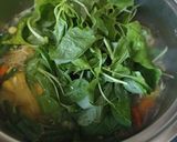 Foto langkah ke 4 dari resep Sayur bening kencuran.