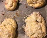 Sonkás-sajtos perecek recept fázis 3 fotója