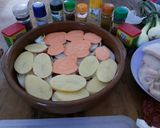 Foto del paso 2 de la receta Cazuela de emperador, con patatas y boniatos