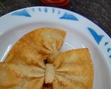 Foto langkah ke 5 dari resep Kulit pangsit goreng pita.