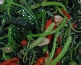 Foto langkah ke 3 dari resep Tumis bayam kres...kres cabai merah.