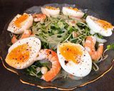 Hình bước làm 3 của món Salad Rau Mầm, Trứng Lòng Đào Và Tôm