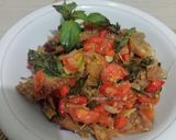 Foto langkah ke 5 dari resep Tumis Ikan Asin bumbu iris.