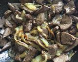 Serpenyős sertésmáj recept fázis 2 fotója
