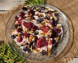 Foto del paso 5 de la receta: 🍓🫐🫙Bark helada de yogur griego, frutos rojos y avena con hilos de chocolate 🫙🫐🍓