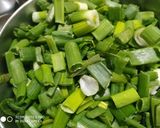 A picture of step 1 of Spring onion sabji.