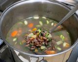 Foto langkah ke 3 dari resep Sop Daging Kacang Merah.