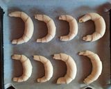Legfinomabb vajas kifli recept fázis 4 fotója