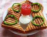 A picture of step 4 of Cheese spread salad grilled sandwich.