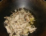 Foto langkah ke 1 dari resep Tongkol Suwir Sambal Matah.