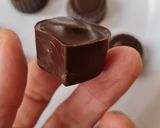 Foto del paso 4 de la receta: Bombones con mantequilla de maní y corazón de merengue #fat