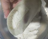 A picture of step 4 of Mitha samosa.
