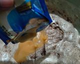 Foto langkah ke 3 dari resep Bolu Chocolatos Simple.