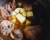 Hình bước làm 2 của món Gà nấu khoai tây