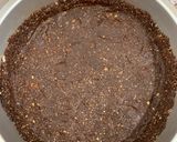 Foto langkah ke 4 dari resep Raw Vegan Alpukat Chocolate Mousse Tart (tanpa oven).