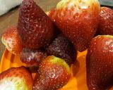 Foto del paso 1 de la receta: Frutilla con azúcar y algo más