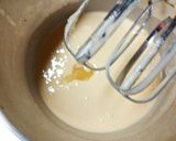 Foto langkah ke 2 dari resep Bolu kukus mekar motis semangka.