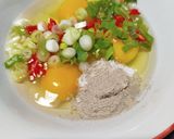 Foto langkah ke 2 dari resep Telur Dadar Serundeng.