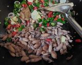 Foto langkah ke 6 dari resep Oseng baby cumi asin, ikan asin dan Pete.