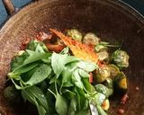 Foto langkah ke 5 dari resep Balado Terong Kemangi.