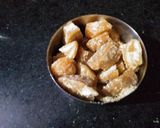 A picture of step 2 of Murmura til laddu.