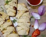 A picture of step 4 of Stuffed braided bread.