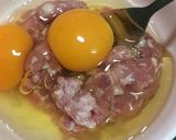 รูปขั้นตอนการทำที่ 1 ของ ไข่เจียวหมูสับ