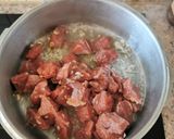 Hình bước làm 3 của món Bò hầm rau củ ăn kèm bánh mì