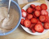 Foto del paso 3 de la receta Cortaditos rellenos de fresones y crema de cacao con semillas de amapola
