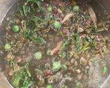 รูปขั้นตอนการทำที่ 4 ของ แกงขี้เหล็กน้ำย่านาง🌿🧄ใส่หูหมูและแคปหมู(สูตรไม่ใส่ปลาร้า)🌶️
