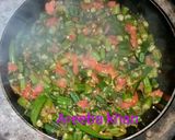A picture of step 4 of Ladyfingers (bhindi) without onion.