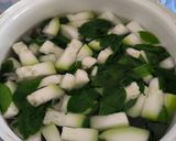 Foto langkah ke 3 dari resep Sayur Bening Katuk, Labu Air.