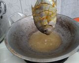 Foto langkah ke 4 dari resep Ikan goreng lengkuas gress.