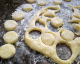 Foto del paso 5 de la receta: Alfajores de maicena sin gluten, con aceite
