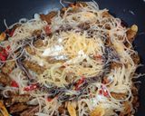 Foto langkah ke 5 dari resep Tumis Bihun Jagung dan Tempe.
